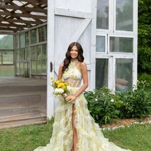 Stunning Sherri Hill Prom Dress sz 00/0 Yellow Roses Ruffles